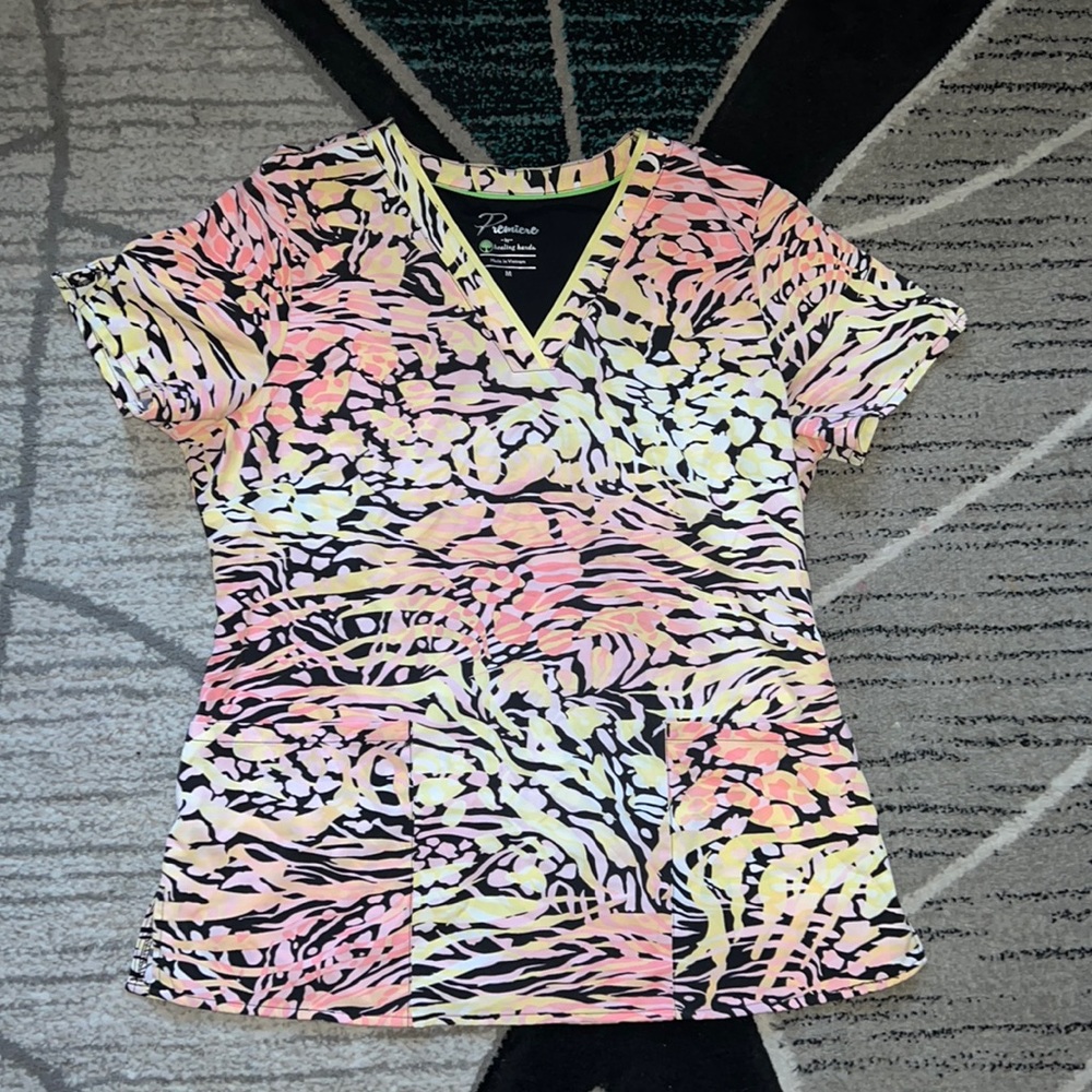 Black/orange/yellow 🖤🧡💛healing hands print scrub top